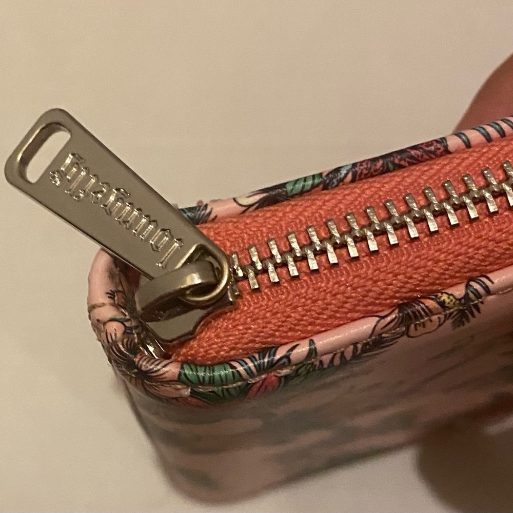 Loungefly Stranger Things Creatures
Wallet 💝✨💝✨ - Picture 11 of 15